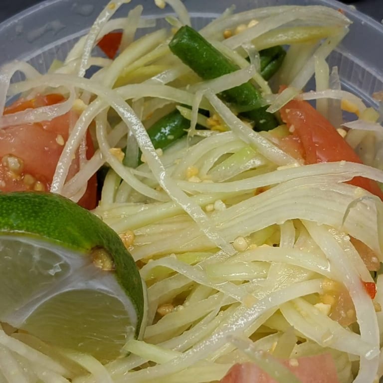Zesty Green Papaya Salad: Thai Delight